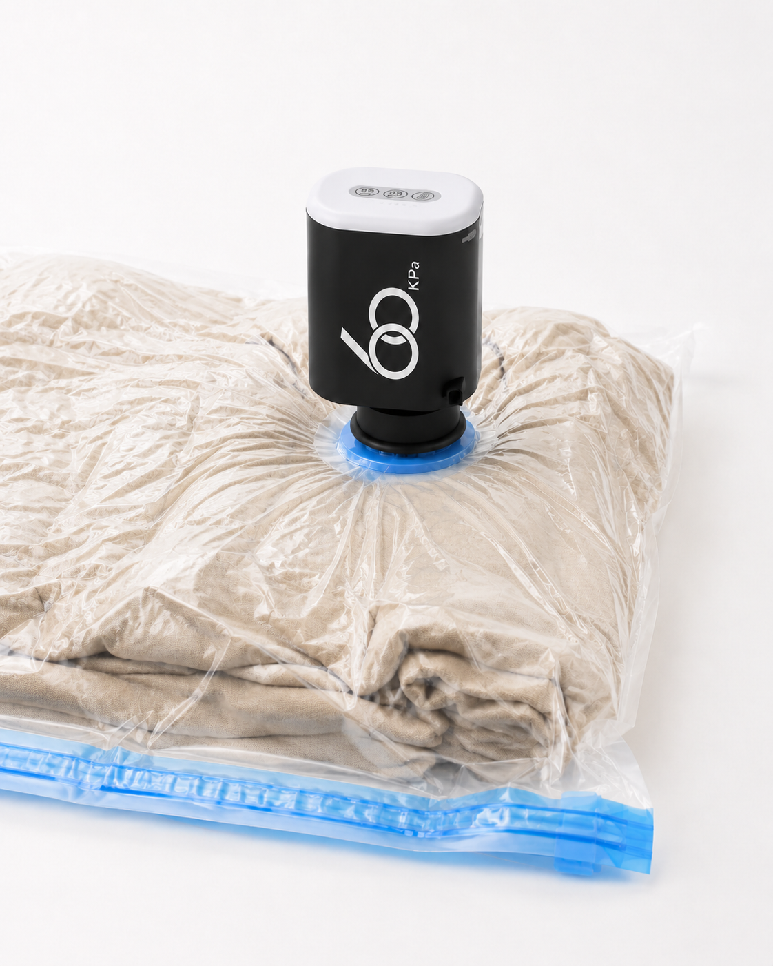 SmartPack Power pump extracting air from a reusable compression bag